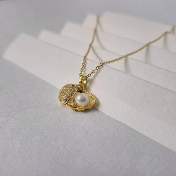 Shell Pearl Necklace