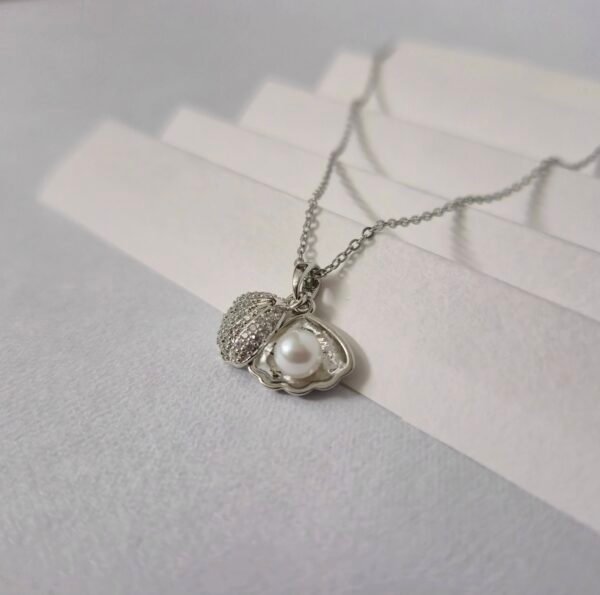 Shell Pearl Necklace - Image 3