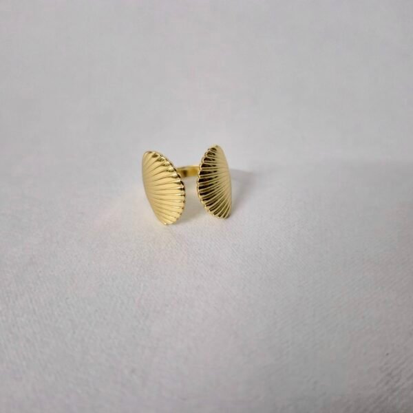 Shell Style Ring