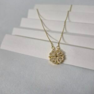 Magnetic clover flower heart necklace