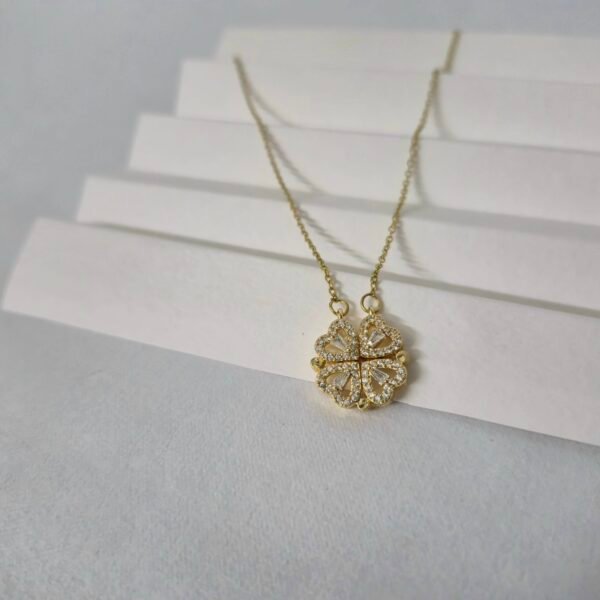 Magnetic clover flower heart necklace