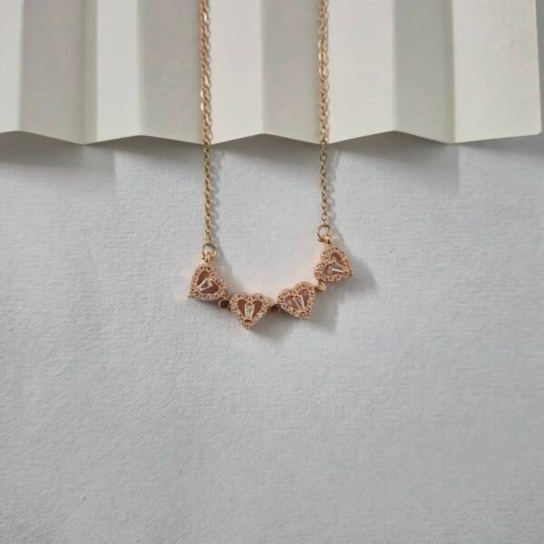 Magnetic clover flower heart necklace - Image 2