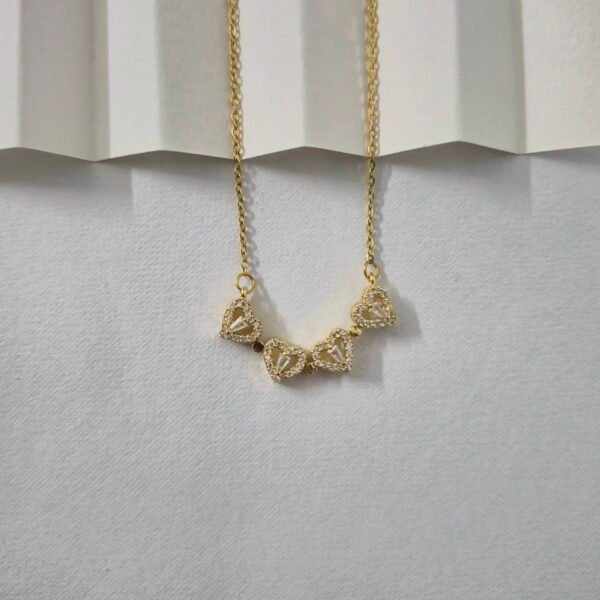 Magnetic clover flower heart necklace - Image 6
