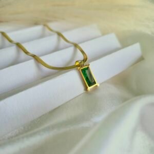 Green geometric Pendant Necklace