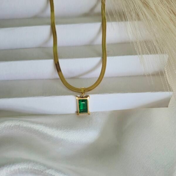 Green geometric Pendant Necklace - Image 4