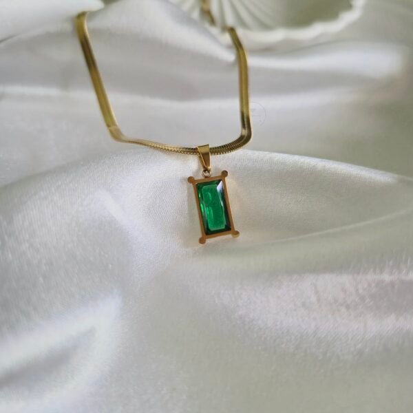 Green geometric Pendant Necklace - Image 2