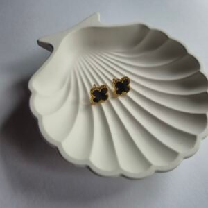 Clover stud earrings